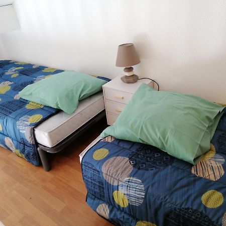 Sous le soleil de Provence Petite maison au calme et très bien équipée de 40m2 avec Wifi -jardin privé-la piscine est commune à la résidence et ouverte du 1er mai au 30 septembre de 09h à 21h,En juillet et aout reservation uniquement du samedi au sam Forcalqueiret Exterior foto