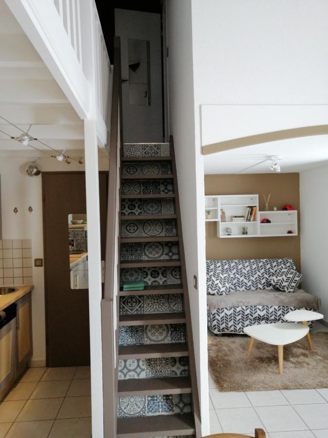 Sous le soleil de Provence Petite maison au calme et très bien équipée de 40m2 avec Wifi -jardin privé-la piscine est commune à la résidence et ouverte du 1er mai au 30 septembre de 09h à 21h,En juillet et aout reservation uniquement du samedi au sam Forcalqueiret Exterior foto